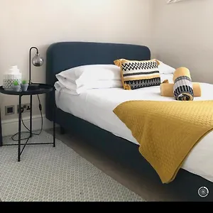 Stylish Property, Off Street Parking,pet Friendly , Bath United Kingdom